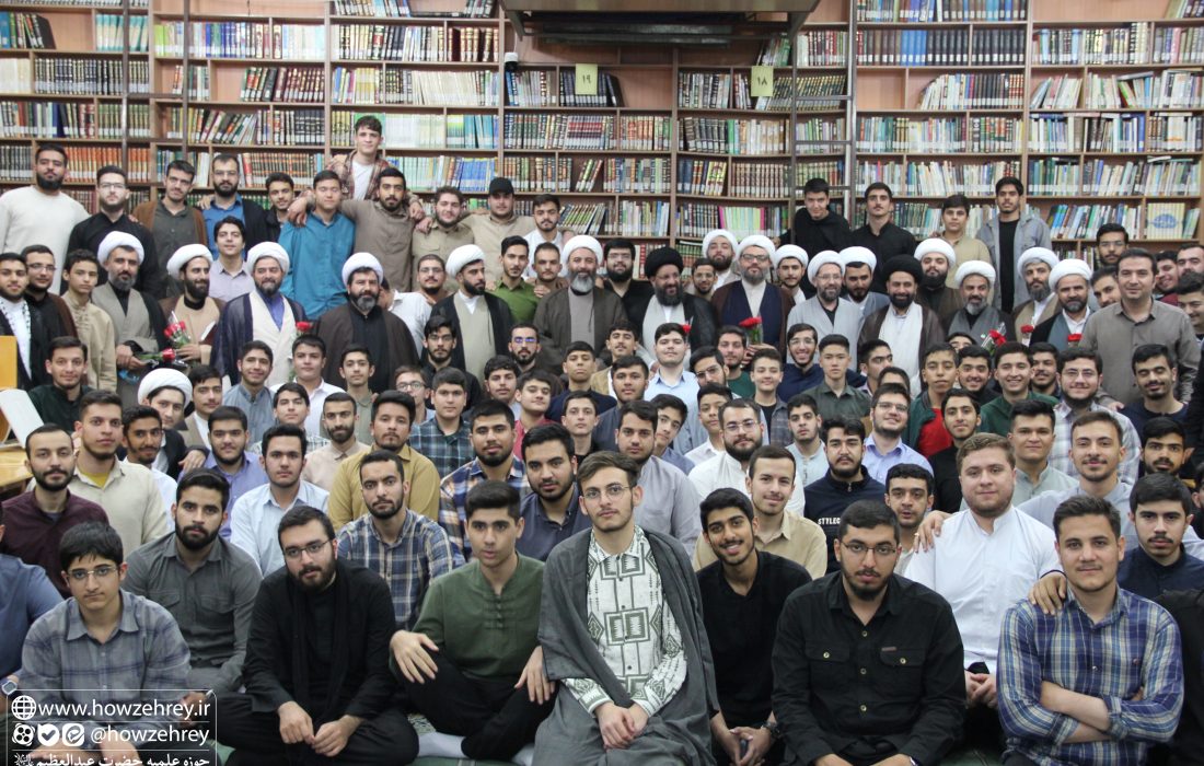 تکریم اساتید معظم توسط طلاب گرامی